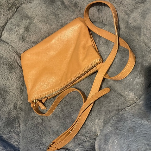 Saks Fifth Avenue Tan Vintage Leather Double Zip Crossbody Purse - Picture 5 of 9